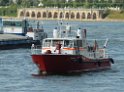 Einsatz Loeschboot und Rettungsboot Koeln Muelheim  P07